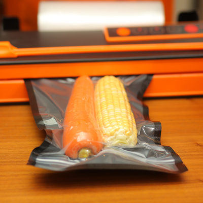 注文のプラスチック黒い真空のシーラー袋のロールスロイスによって浮彫りにされる台所食品包装