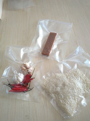 白くおよび黒い色はシーラー袋に掃除機をかけるNYのPEが食糧を新しい保存する